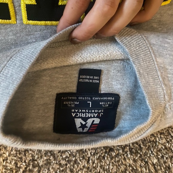 Iowa Sweatshirt. Size Large - Picture 2 of 2